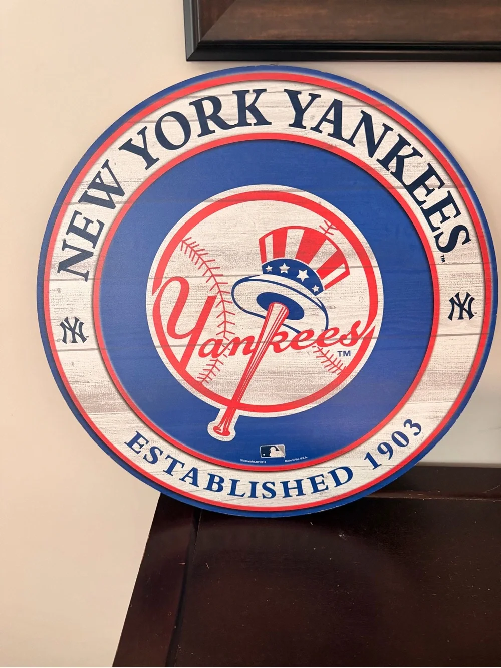 NY Yankees Wooden Round Wall Plaque - Blue/Red